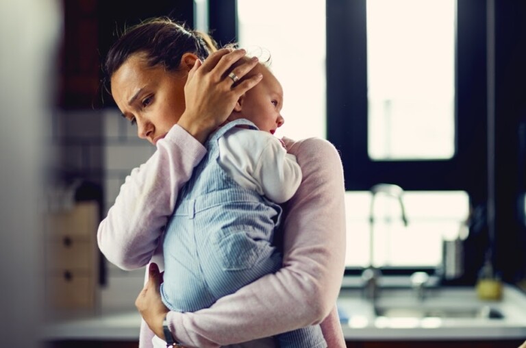 Cuidar e sustentar sozinha Mães solo vivem sobrecarga e exaustão