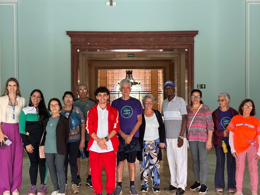Idosos de projetos da Prefeitura participam de visita guiada no Grande Hotel  de Araxá – Jornal Araxá