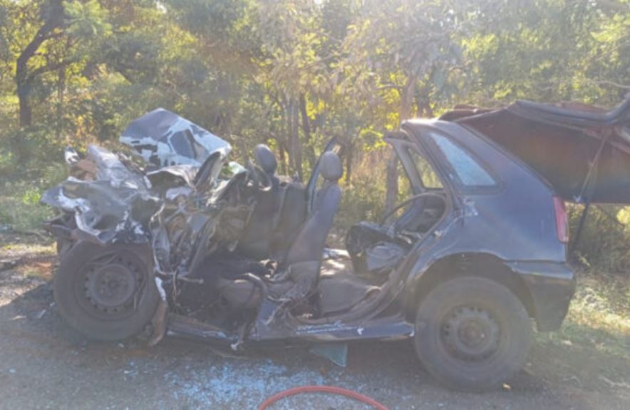 Motorista morre em colisão frontal entre carro e ônibus na BR-262 entre Uberaba e Araxá