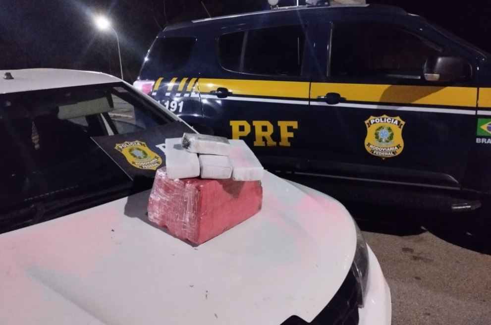 PRF apreende 11 quilos de maconha e prende motorista na BR-262 em Araxá
