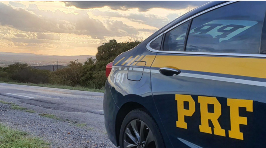 Colisão entre carretas na BR-262 em Campos Altos mobiliza PRF e causa danos materiais