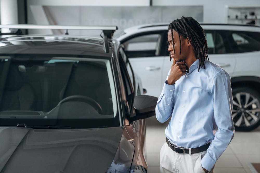 Mercado automotivo em 2026: saiba os custos e se vale a pena comprar ou assinar veículo