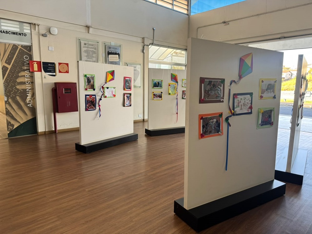 Câmara de Araxá recebe exposição 'Olhares da Primeira Infância' durante o Agosto Verde