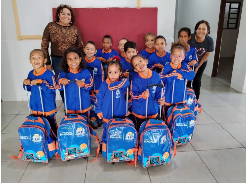 Prefeitura de Ibiá investe R$ 2,1 milhões em uniformes e kits escolares para rede municipal